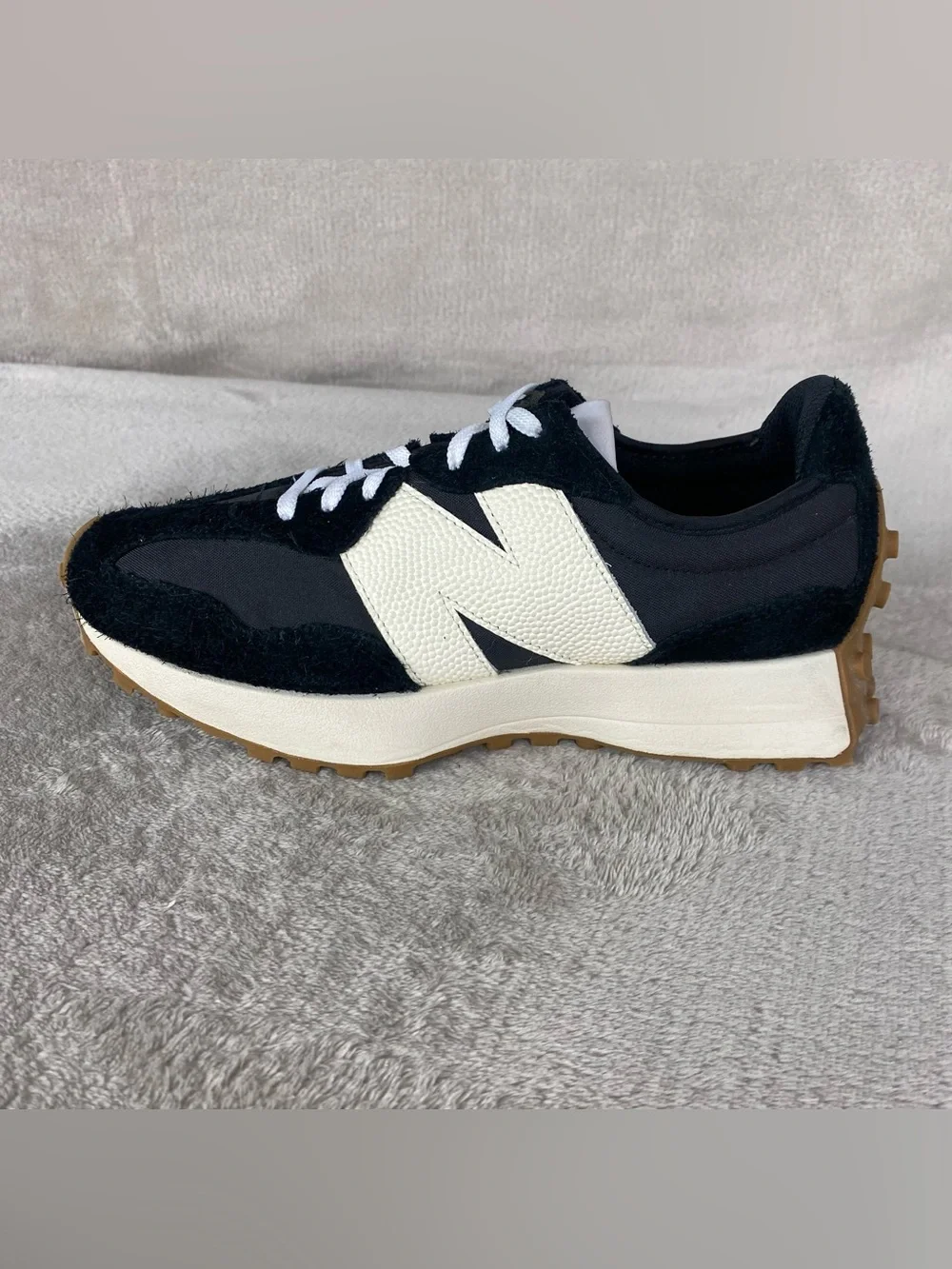 New Balance 327 WS327BL Womens Size 9 Black White Gum Running Shoes